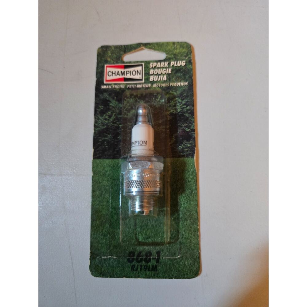 New Champion Spark Plug 868-1 RJ19LM Small Engine‎